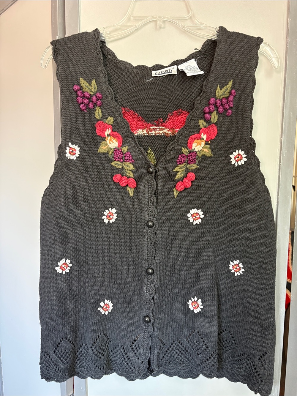 Vintage Capacity Black Knit Vest with Fruitbasket Embroidery